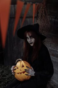 Образ ведьмы на Хэллоуин